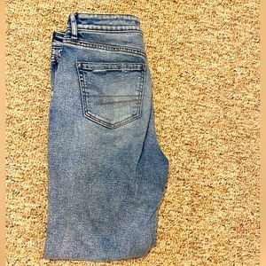 AMERICAN EAGLE MOM JEANS